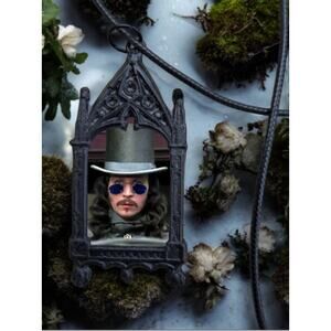 Gary Oldman Pendant Bram Stoker's Dracula Vampire Necklace